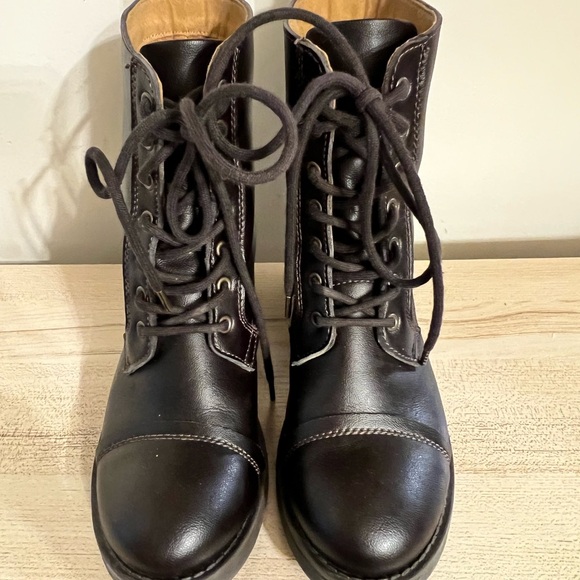 Women's Brown Italian Lace-Up Boots - Picture 9 of 16